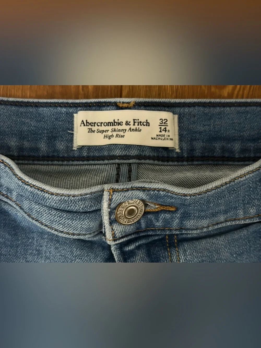 Women’s Abercrombie & Fitch Jeans - Size 14R - Distressed - Super Skinny Ankle